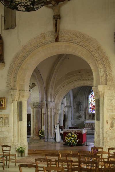 Ansicht der romanischen Chorarkaden von French School